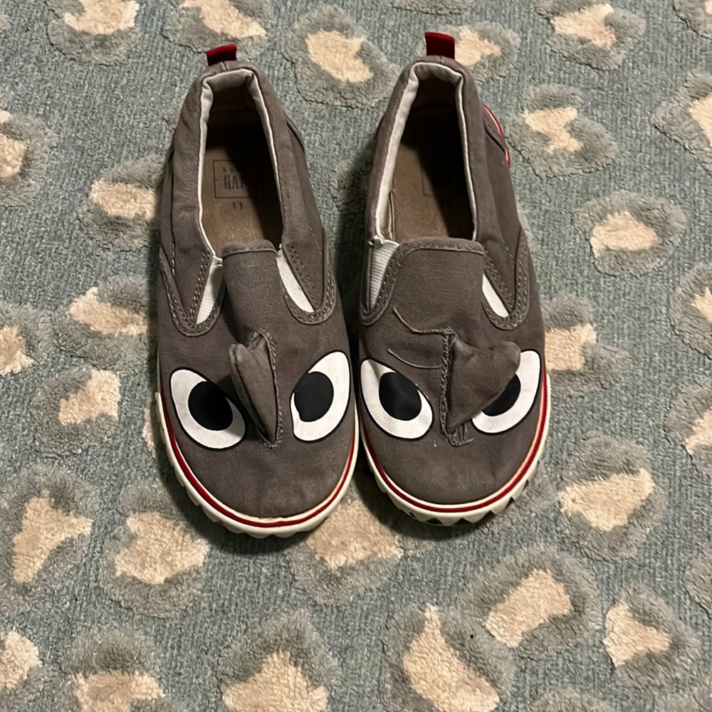 Gap size 11 boys shark deck shoes slip on canvas